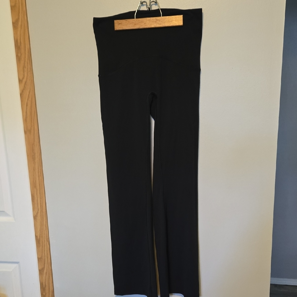 Spanx Booty Boost Active Yoga Flare Pants Black Large Petite - Picture 3 of 8